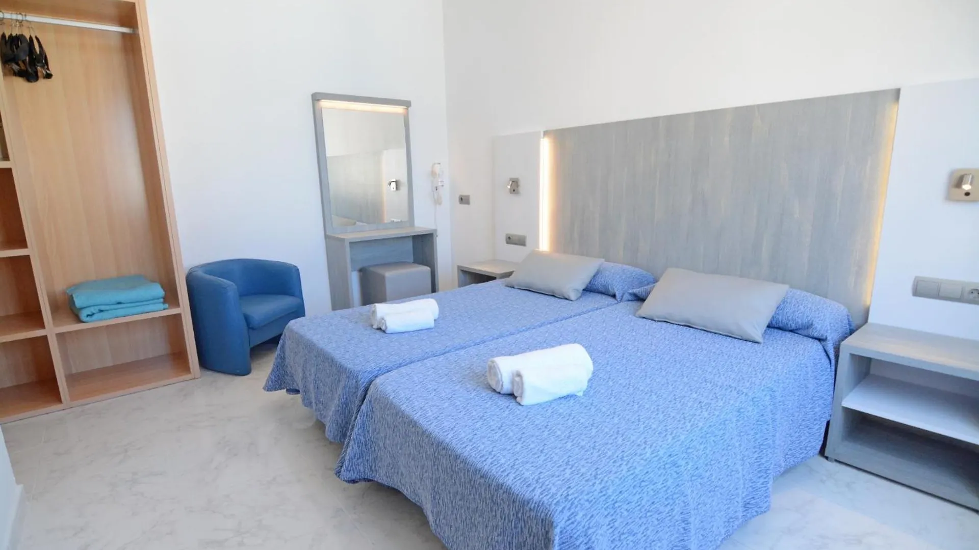 Apartamentos Playa Sol Es Cana 0*,  Spagna